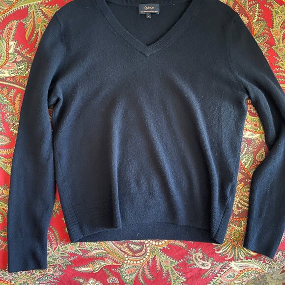 Women's Quince Mongolian Cashmere V-Neck Sweater Black Medium EUC!!! - Picture 3 of 8